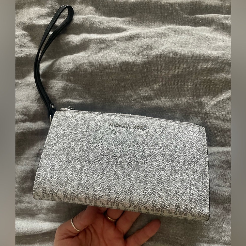 New Michael Kors Metallic Silver Wristlet Wallet